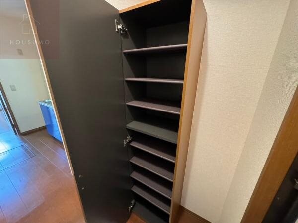 物件内観写真11　(収納スペース豊富です)