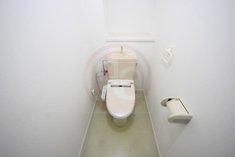 物件内観写真12　(ゆったりとした空間のトイレです)