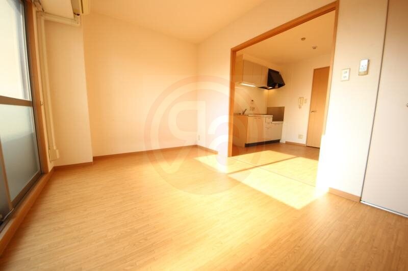 物件内観写真13　(落ち着いた色調の寝室です)