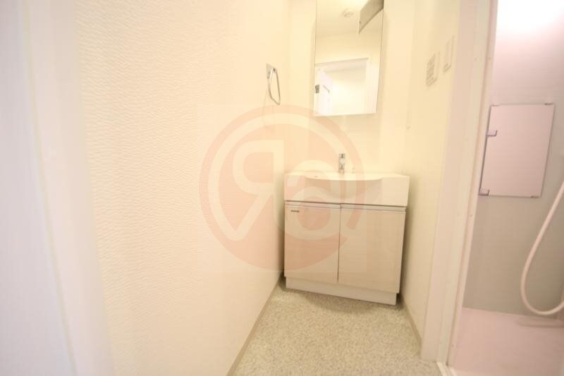 物件内観写真19　(独立洗面台、朝の身支度には欠かせません)