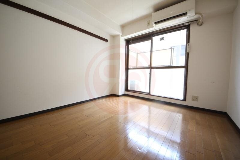 物件内観写真12　(使い勝手のいい寝室です)