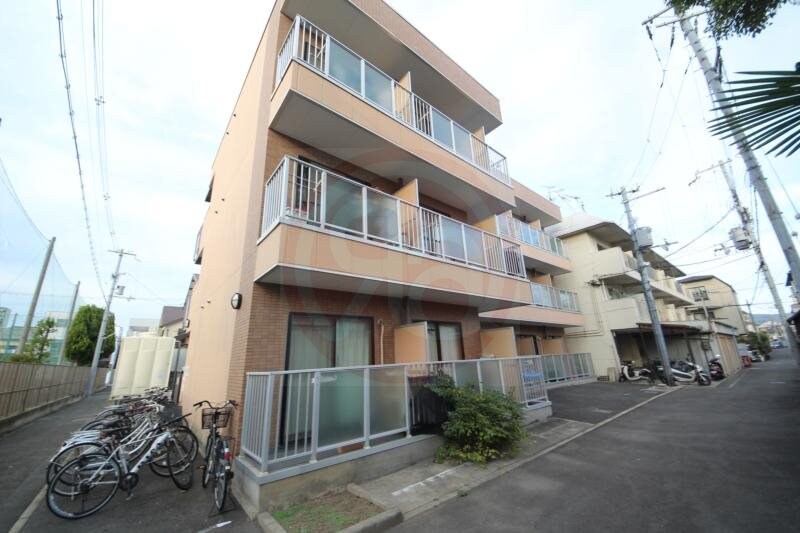 物件外観写真1　(外観もきれいです)