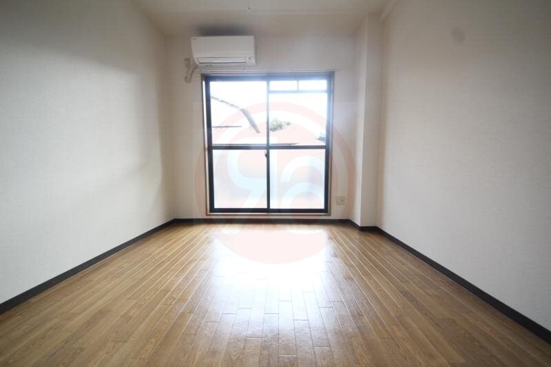 物件内観写真7　(こちらの居間で趣味の時間をお楽しみください)