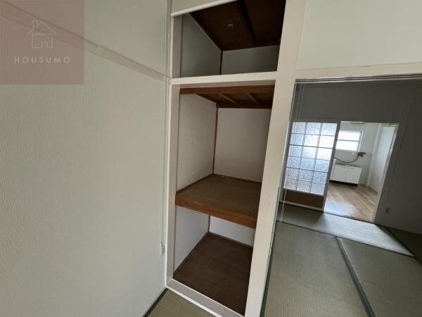 物件内観写真19　(小物を収納するのに便利です)