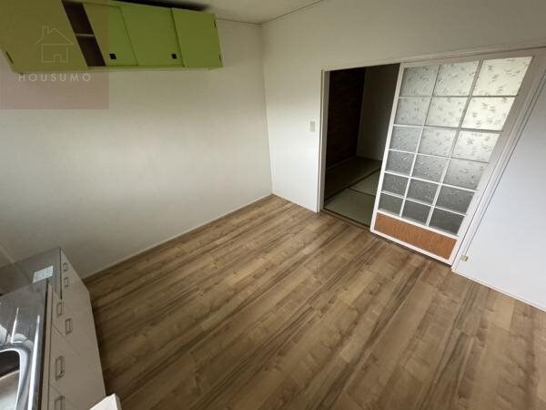 物件内観写真27　(こちらのリビングで趣味の時間をお楽しみください)