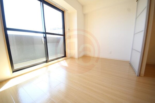 居室(こちらのリビングで趣味の時間をお楽しみください)