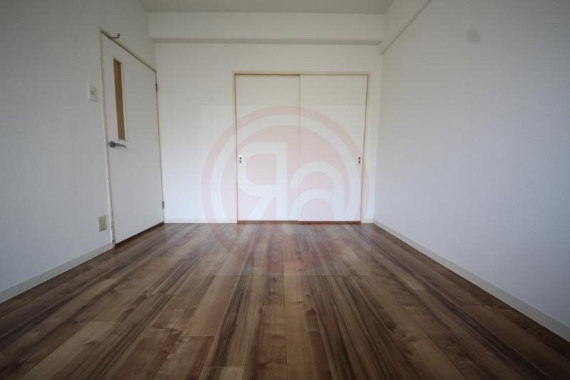 物件内観写真11　(広々とした洋室です)