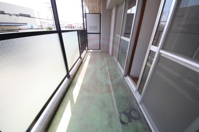 物件内観写真19　(暖かな日差しのふりそそぐバルコニー)