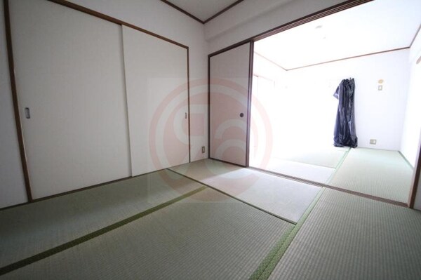 和室(和室、ちょっとしたくつろぎスペースにいかがでしょうか)