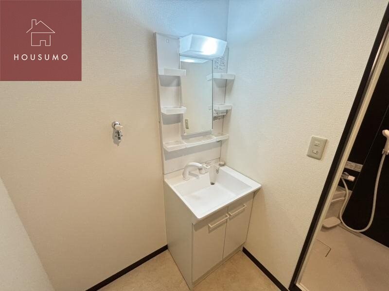 物件内観写真19　(独立洗面台で身支度をすべて済ませてしまいましょう)