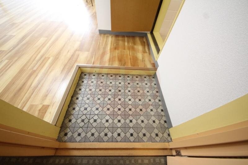 物件内観写真16　(明るい玄関です)