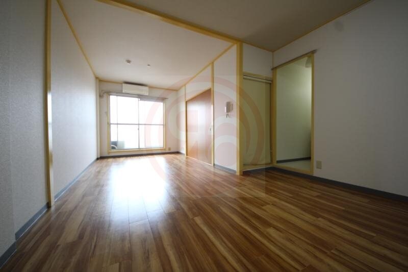 物件内観写真23　(落ち着いた色調の洋室です)