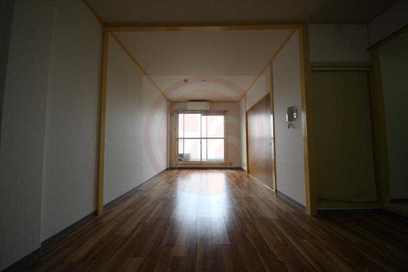 物件内観写真24　(明るい洋室です)