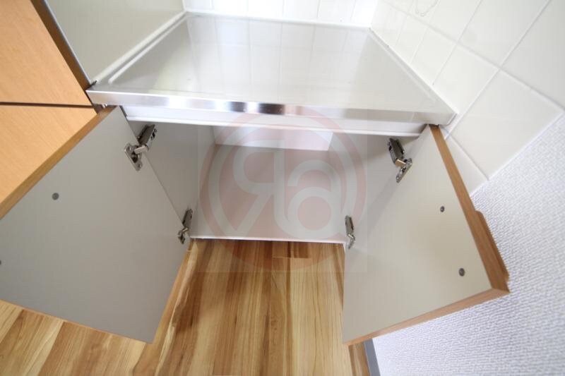 物件内観写真25　(大きなスペースがあり、収納には困りません)