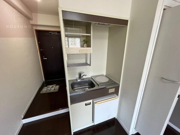 キッチン(落ち着いて過ごせるお部屋なので、寝室にいかがでしょうか)