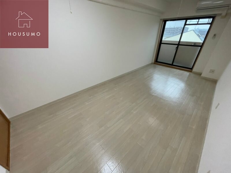 物件内観写真5　(ゆったりとしたリビングです)