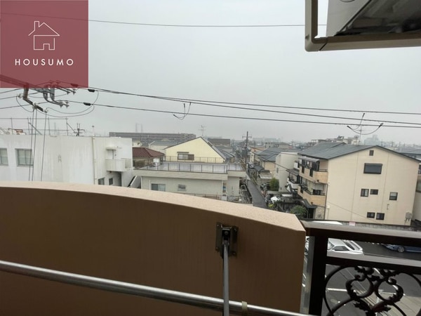 眺望(こまごまとしたものを収納できそうですね)