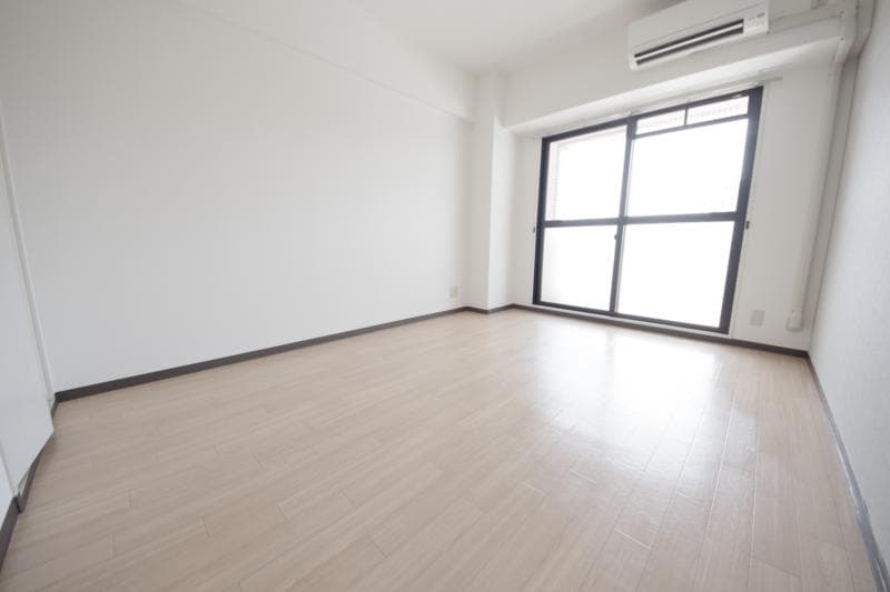 物件内観写真5　(ゆったりとしたリビングです)