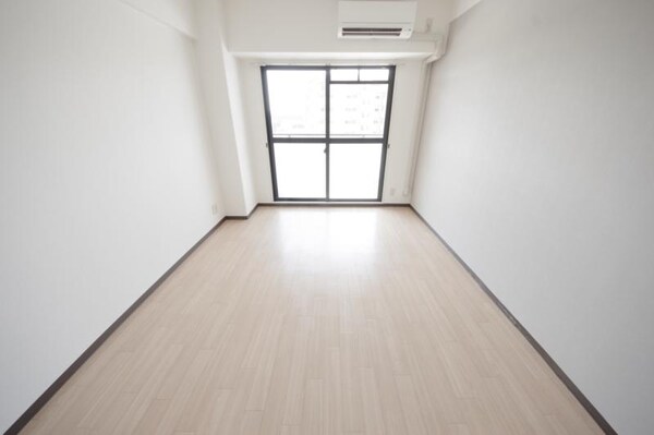 内装他(明るい室内です)