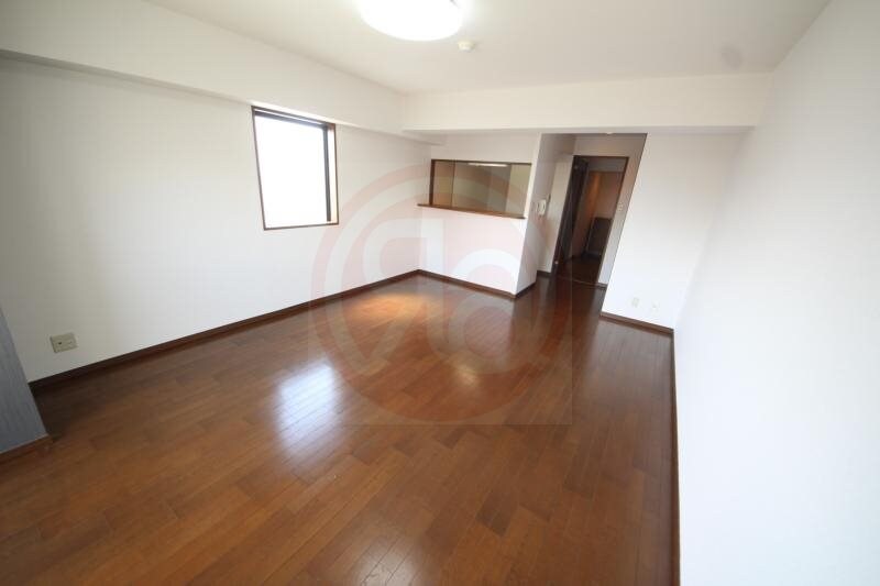 物件内観写真5　(ゆったり過ごせる居間です)