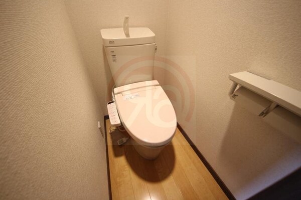 トイレ(落ち着いた色調のトイレです)