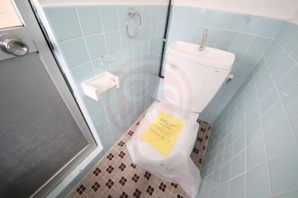 トイレ(落ち着いた色調のトイレです)