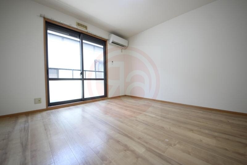 物件内観写真12　(広々とした洋室です)