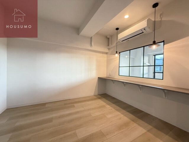 物件内観写真3　(ゆったりとした居間です)