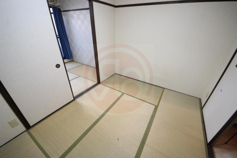 物件内観写真6　(ゆったりとした居間です)