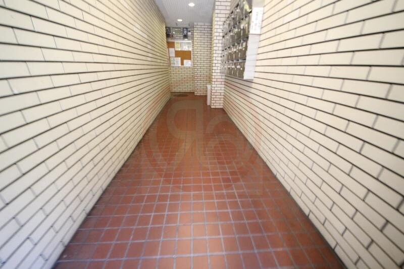 物件外観写真3　(落ち着いたロビーです)