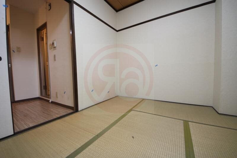 物件内観写真24　(開放的な寝室です)