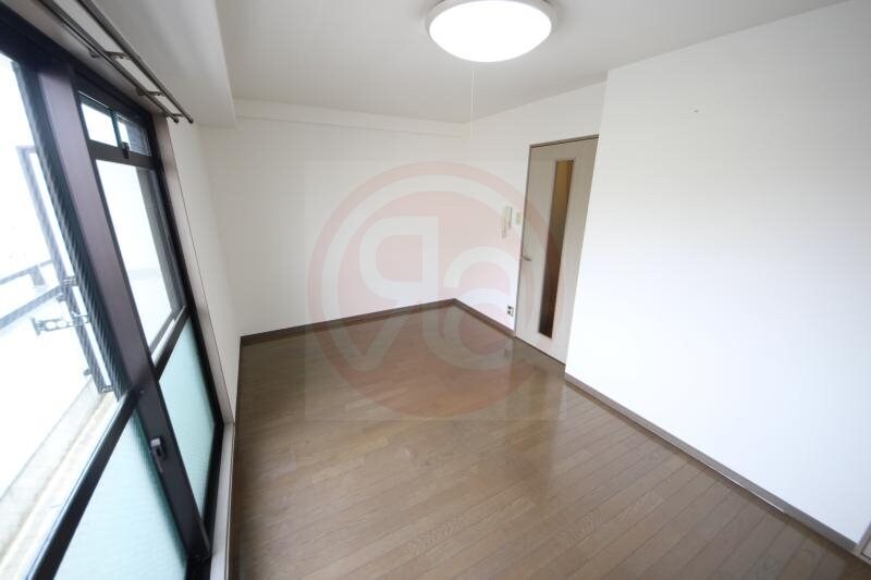 物件内観写真12　(広々とした洋室です)