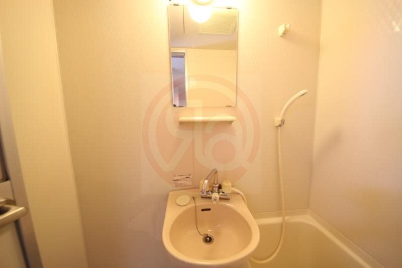 物件内観写真18　(明るい洗面所です)