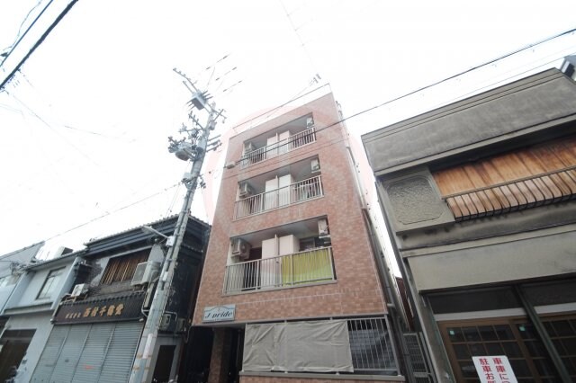 物件外観写真1　(おしゃれな外観です)