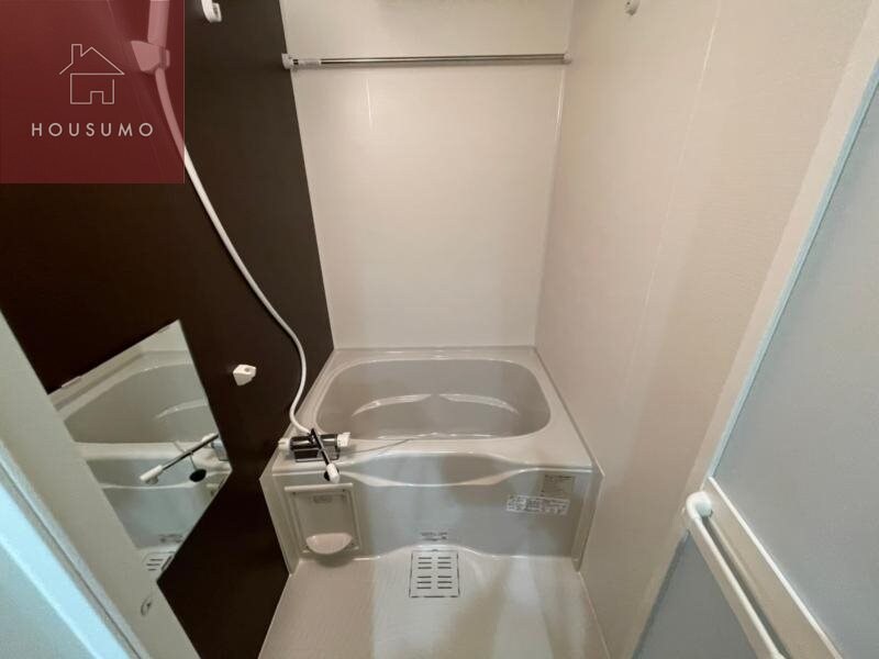 物件内観写真9　(日々の疲れを癒すお風呂付です)