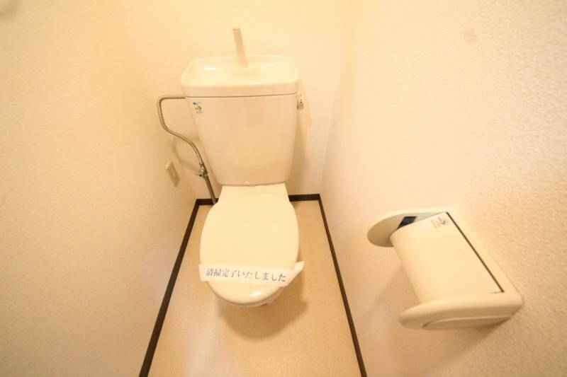 物件内観写真7　(ゆったりとした空間のトイレです)