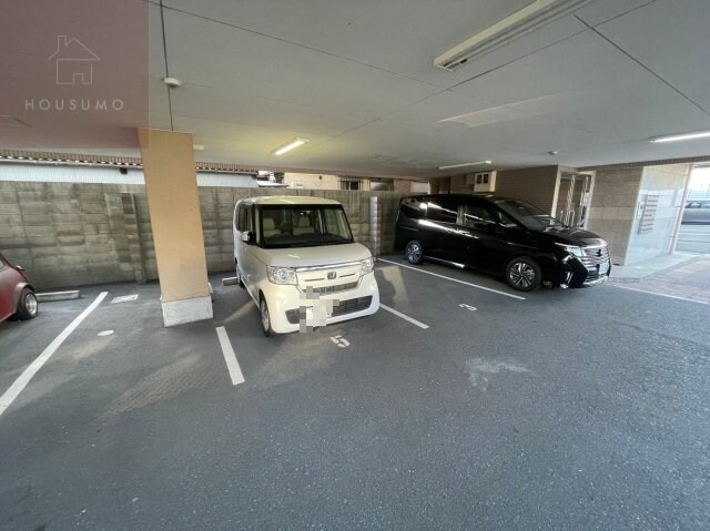 物件外観写真2　(清潔なロビーです)