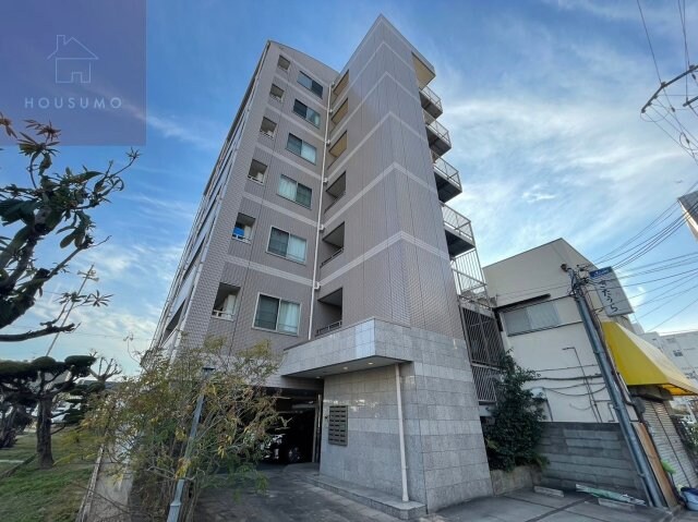 物件外観写真3　(外観は落ち着いています)