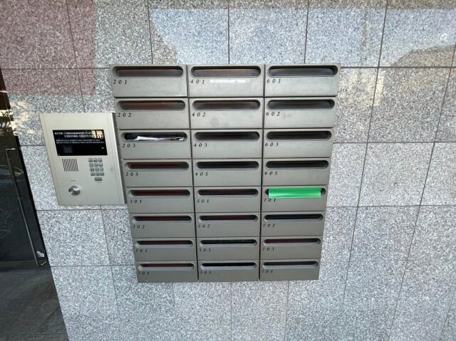 物件内観写真15　(清潔なエントランスです)