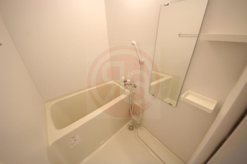 物件内観写真9　(日々の疲れを癒すお風呂付です)