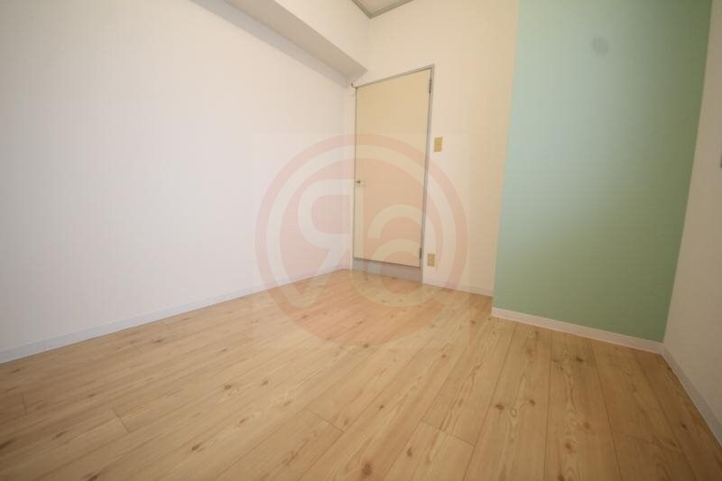 物件内観写真12　(広々とした洋室です)