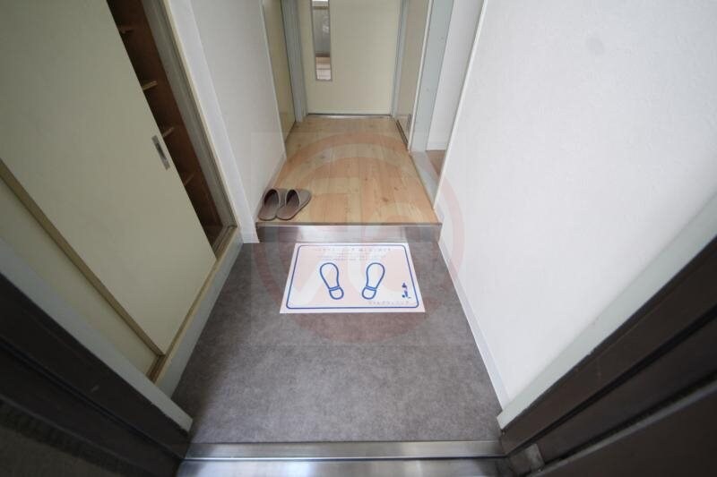 物件内観写真17　(収納もある玄関です)