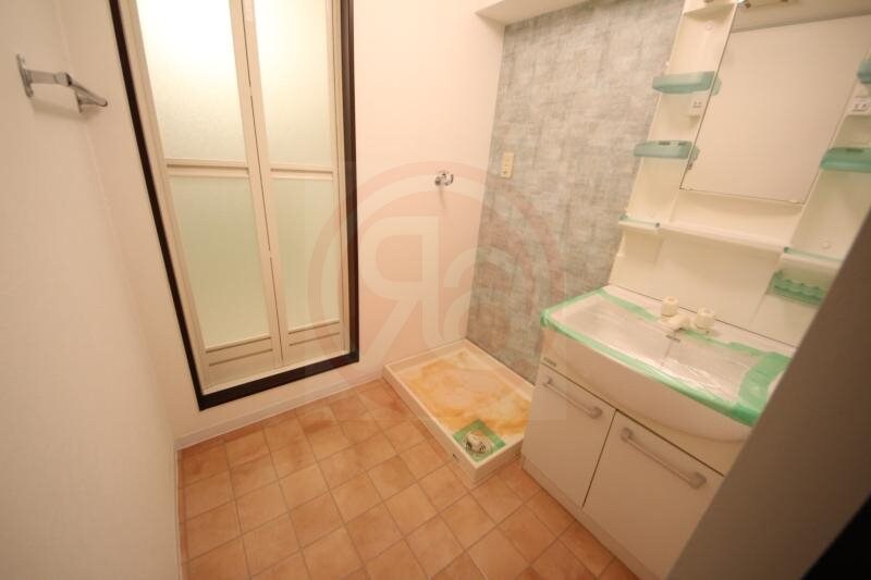 物件内観写真19　(ゆったりとスペースのある洗面所)