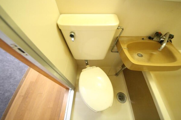 トイレ(コンパクトで使いやすいトイレです)