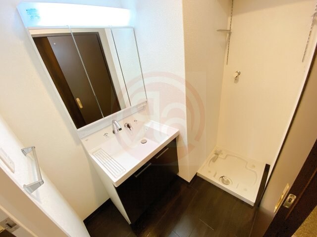 物件内観写真18　(明るい洗面所です)