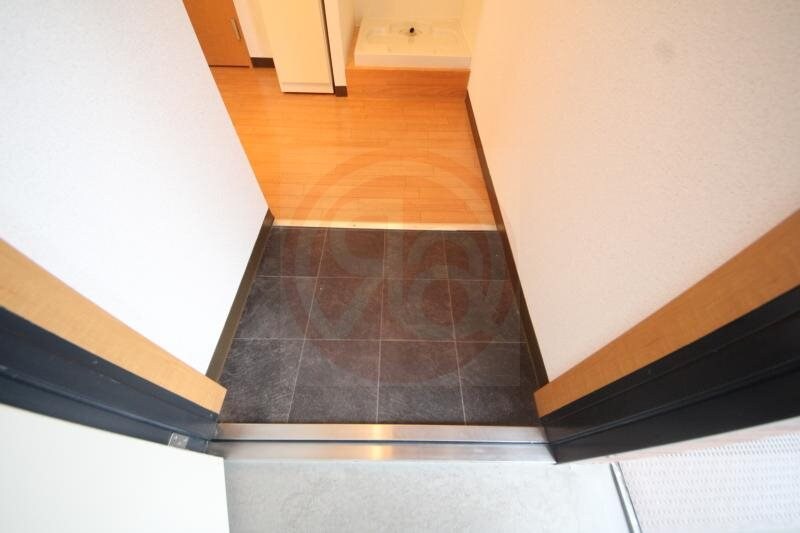 物件内観写真16　(明るい玄関です)