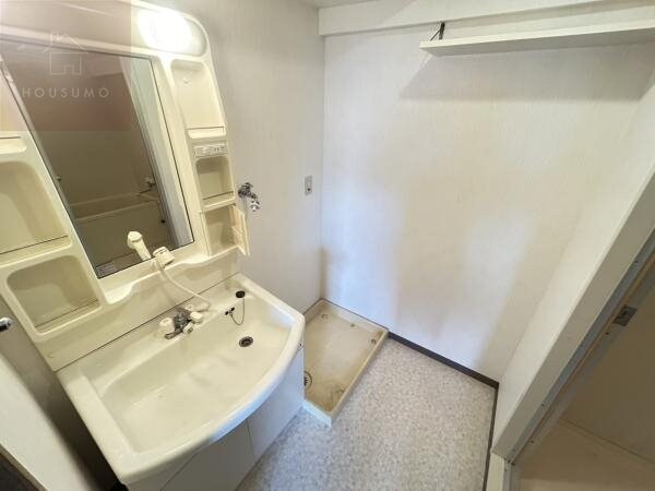 物件内観写真7　(ゆったりとスペースのある洗面所)