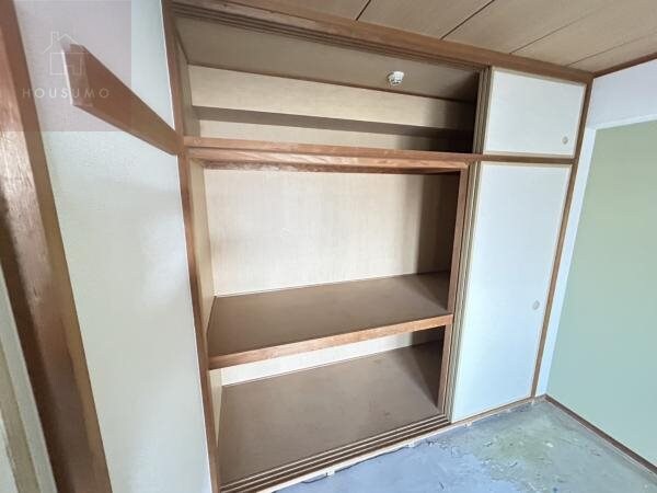 物件内観写真11　(大きなスペースがあり、収納には困りません)