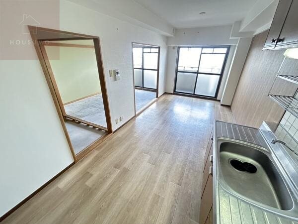 物件内観写真24　(こちらのリビングで趣味の時間をお楽しみください)