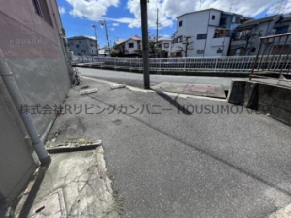駐車場(駐車場に車を止められます)